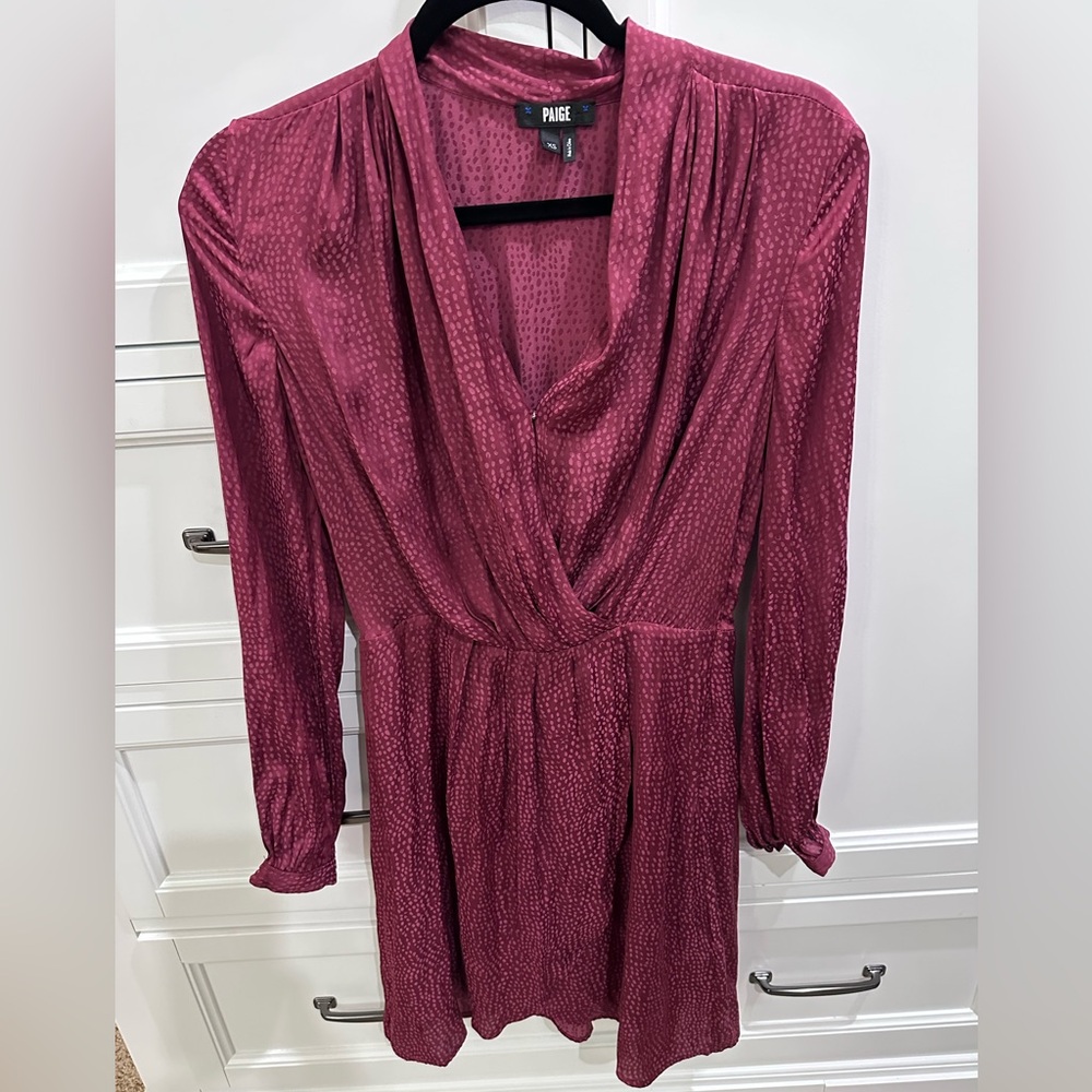 PAIGE Above the knee v neck dress - Picture 3 of 9